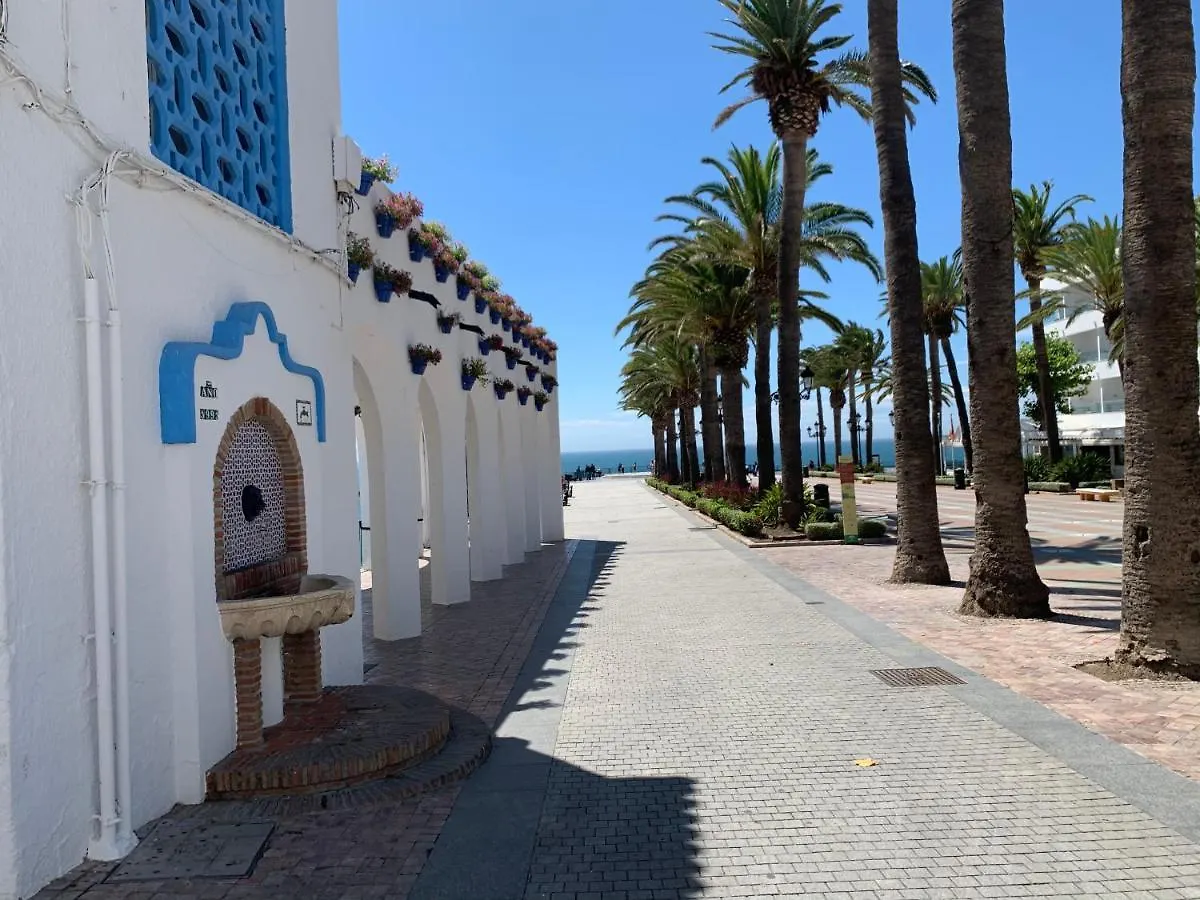 Nerjarooms 2*, Nerja